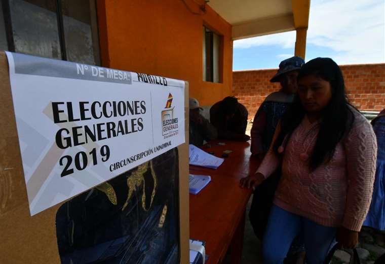Alta participación ciudadana y normalidad marcan media jornada de elecciones en Bolivia: TSE
