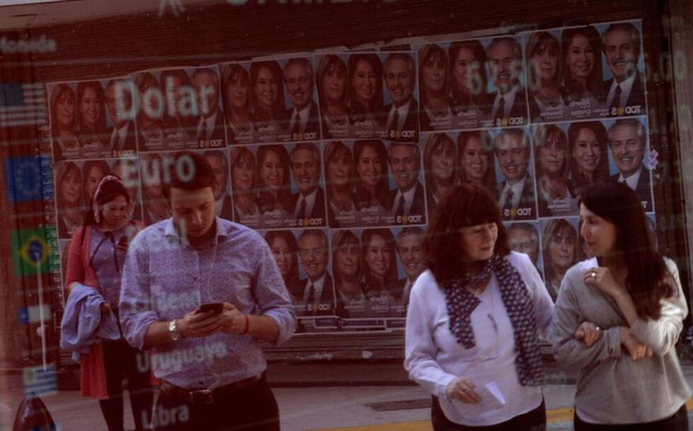 Argentinos en crisis evalúan su voto antes de las elecciones