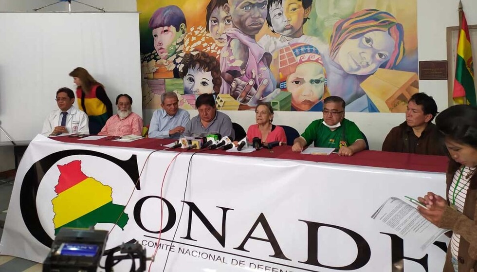Conade rechaza represión y advierte que uso de granadas de gas puede ser letal