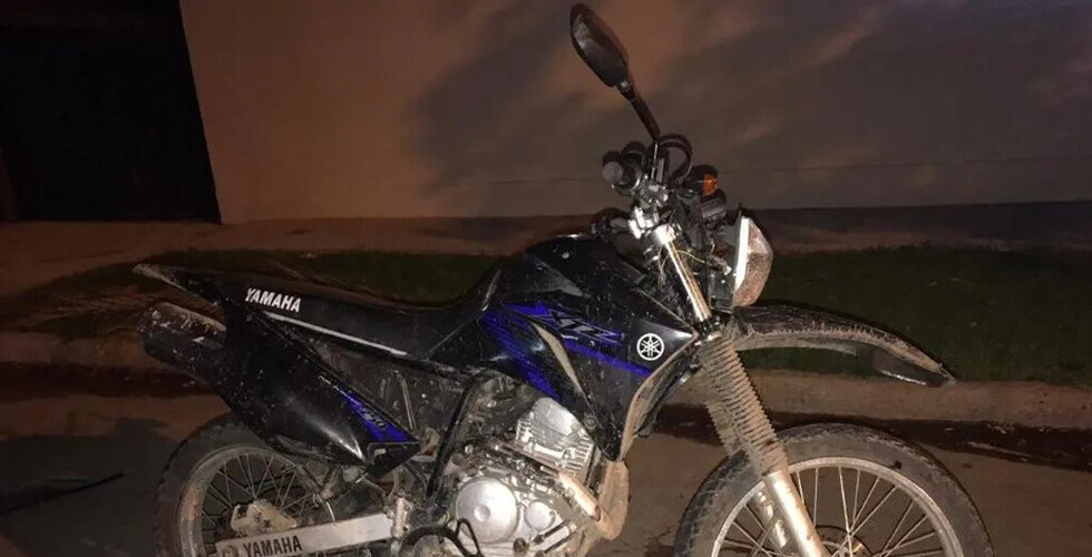 Motochorro escapaba de la policía y murió al chocar