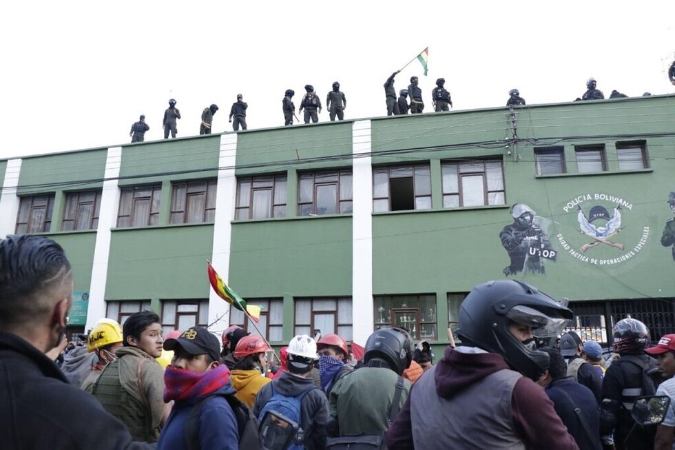 Motín policial, vigilia y tensión en Bolivia
