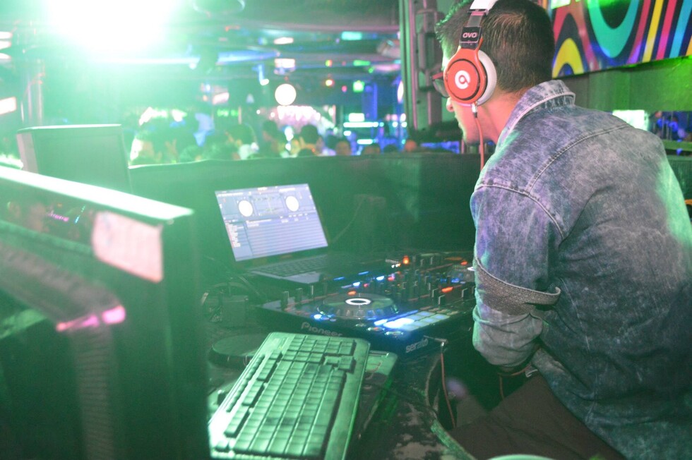 Compartiendo    en la discoteca