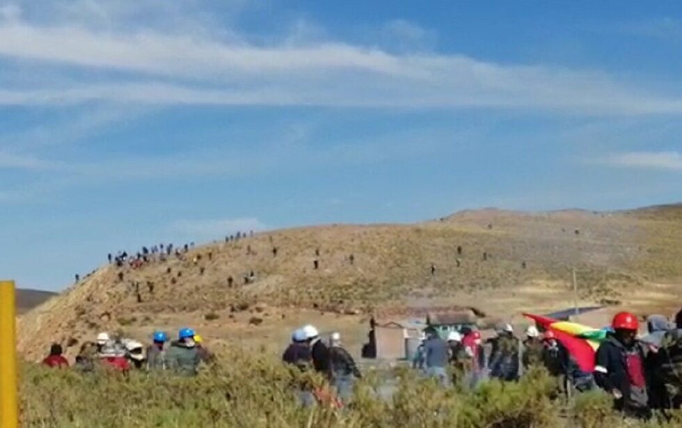 Enfrentamiento y heridos por emboscada de mineros a delegaciones de Potosí y Sucre