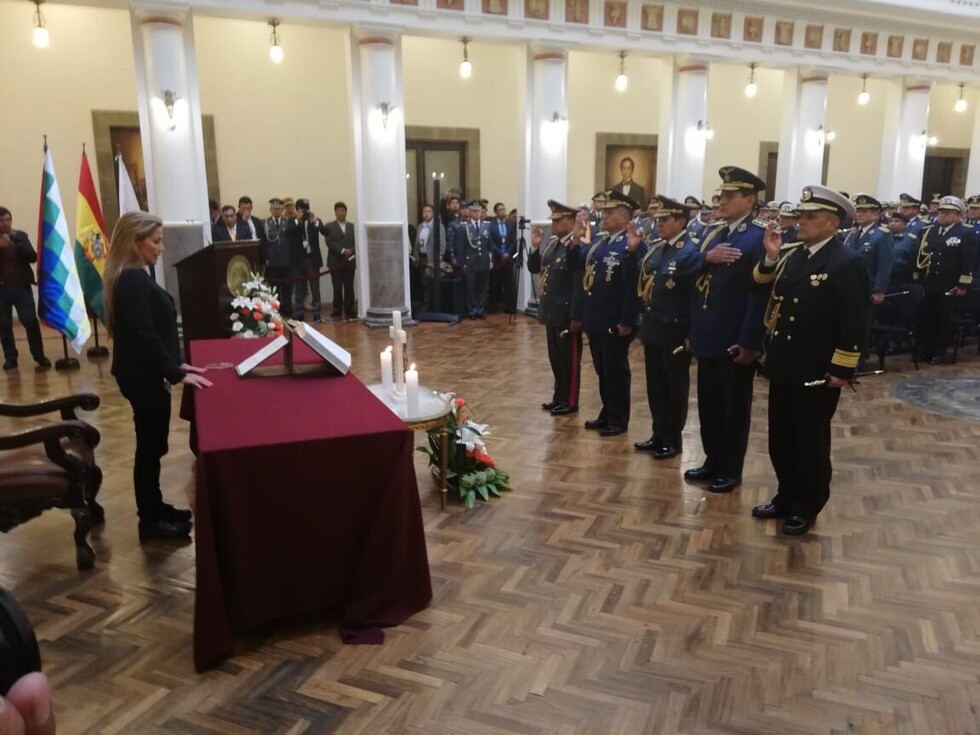 Orellana sustituye a Kaliman como Comandante en Jefe de las Fuerzas Armadas