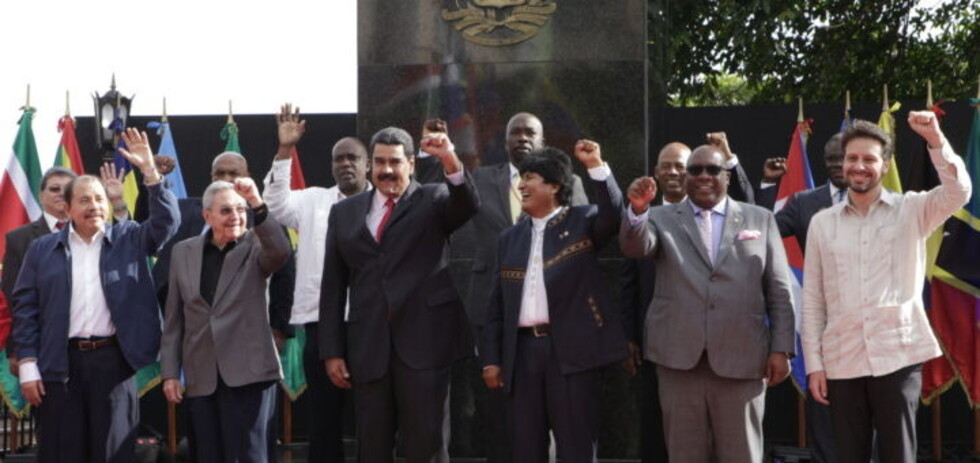 Gobierno retira a Bolivia del ALBA y cesa a un 80% de los embajadores de Evo