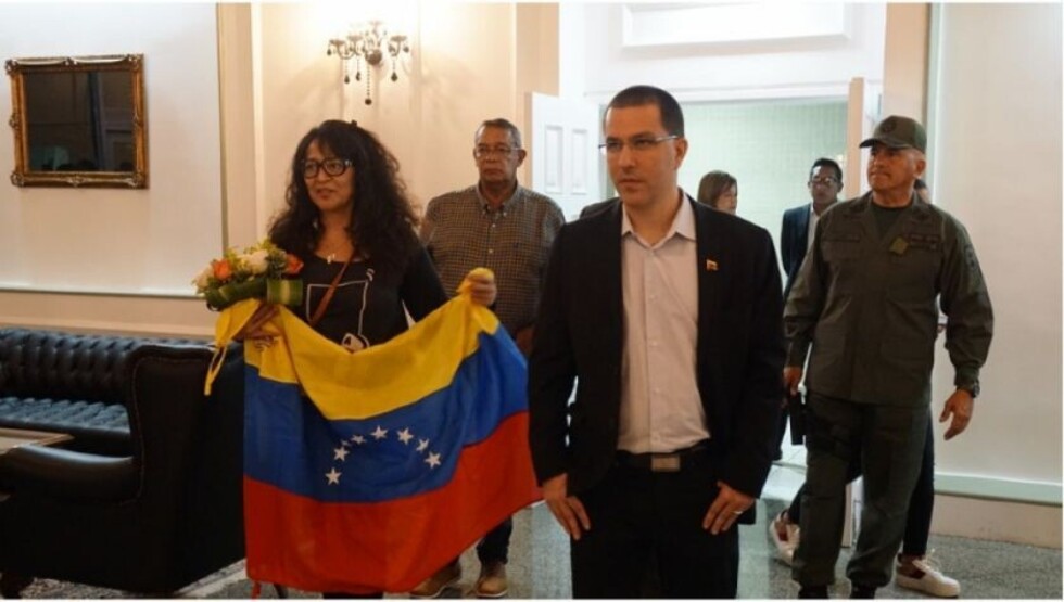 Delegación diplomática de Venezuela en Bolivia vuelve a su país