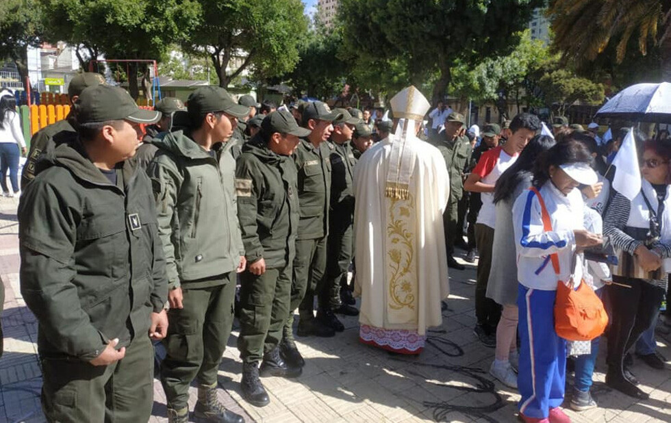 Con una misa, Policía pide paz y exhorta a los bolivianos a no mirar el pasado