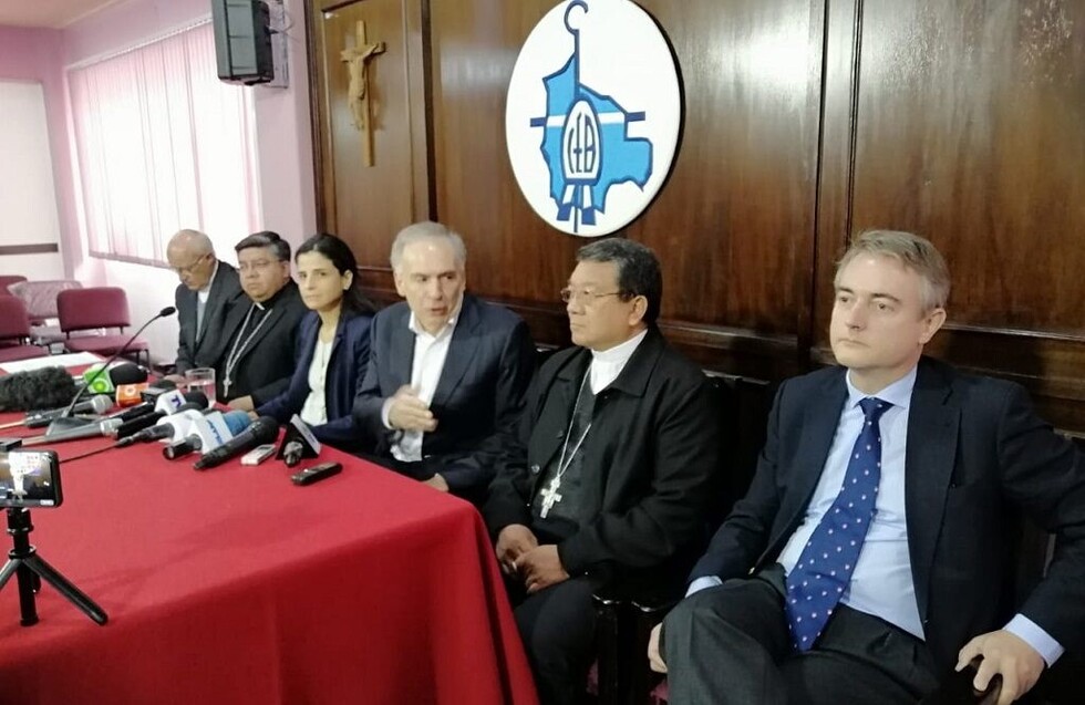 Mesa de Diálogo logra acuerdo entre MAS y gobierno para pacificar el país