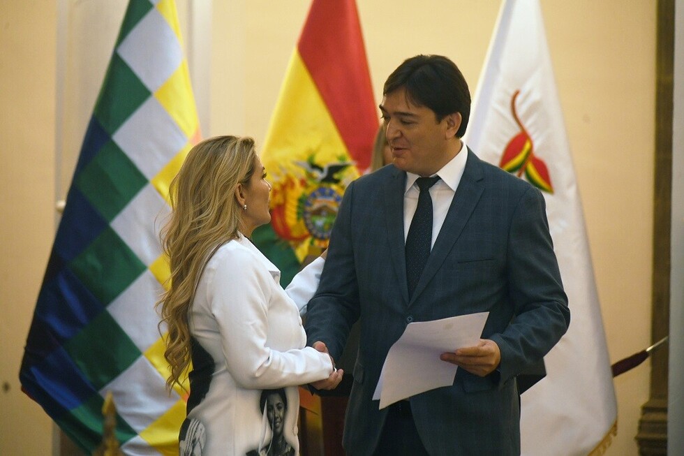Presidenta Áñez posesiona a José María Cabrera como Procurador General del Estado