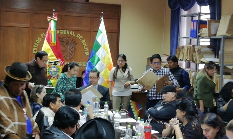 Comisión de la Verdad entrega más de 6.000 expedientes de víctimas de dictaduras en Bolivia