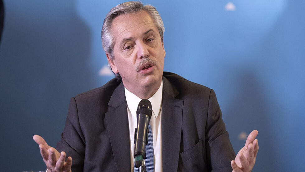 Fernández dialoga con director general de la OIT