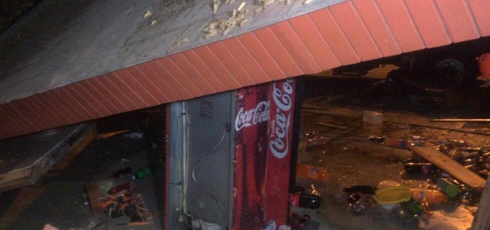 Mala conexión provocó incendio en caseta de comida rápida