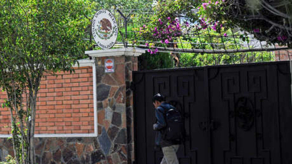 México presentará denuncia contra Bolivia ante la Corte Penal Internacional por asedio a su Embajada