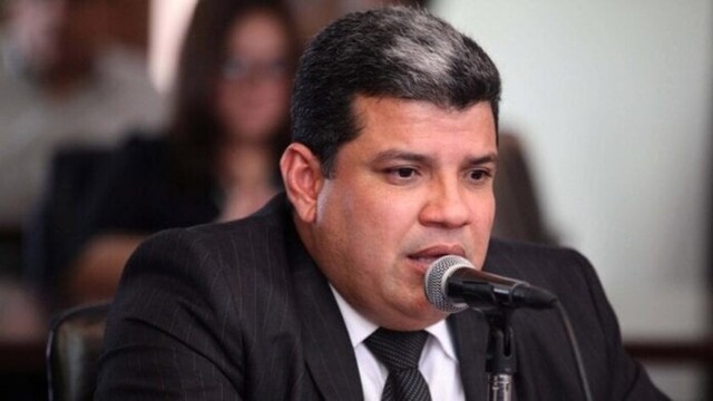 Luis Parra es elegido como líder de la Asamblea Nacional en desacato de Venezuela
