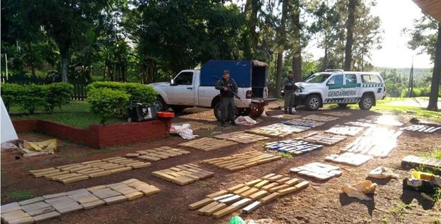Secuestraron 836 kilos de “yerba” abandonado en Argentina