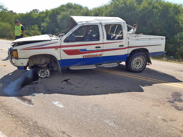 Camioneta vuelca en ruta 9 y deja 2 muertos y 5 heridos