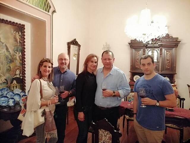 Bailando a pleno con los amigos