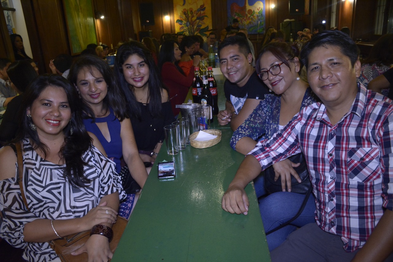 Noche de  bohemia en  Pizza Pazza