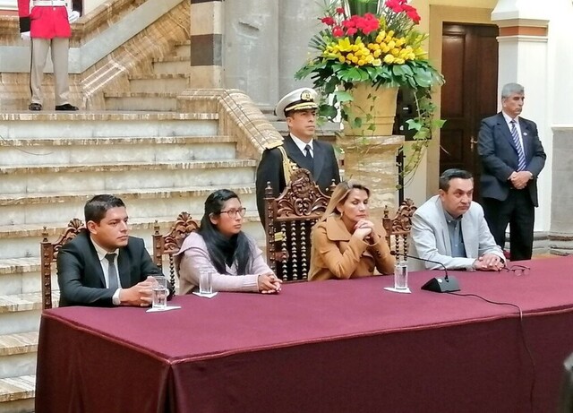 Áñez promulga Ley que amplía mandato de autoridades electas