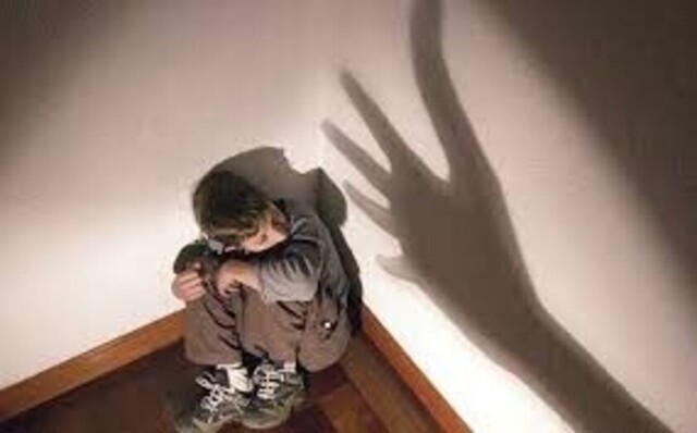 Murió niño que fue violado por su papá