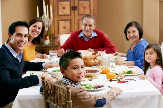 Niños y  alimentación en familia