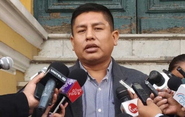 Diputado del MAS advierte con acudir al TCP y TSE si Áñez inscribe postulación