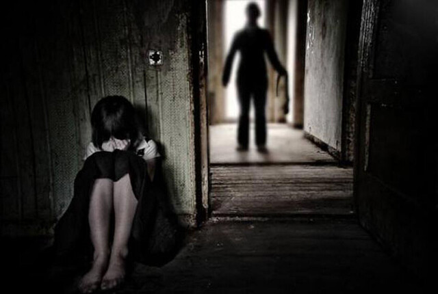 Metió con engaños a una menor a su casa y la abusó