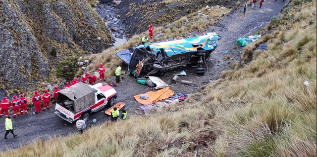Bus cae en Los Yungas y deja 15 fallecidos