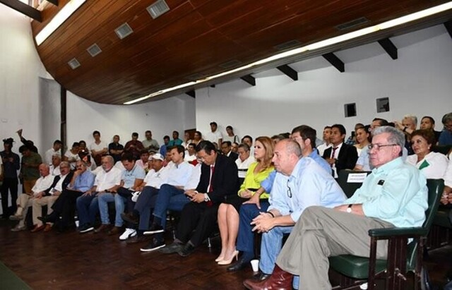 Crónica política de un domingo de "transición" que se convirtió en "pulseada"