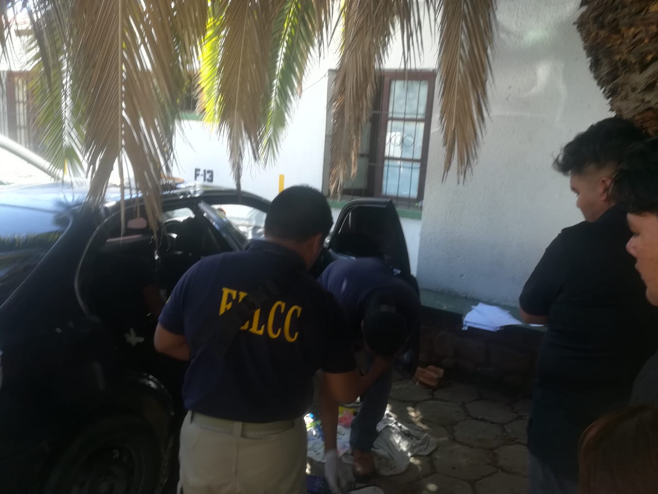 Víctimas de atraco relatan los hechos suscitados la noche de Jueves de Compadres