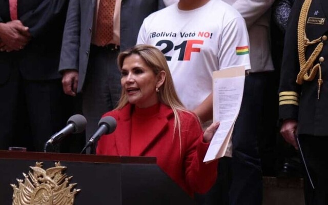 Áñez anuncia decreto para declarar el 21F como "Día del Ciudadano"