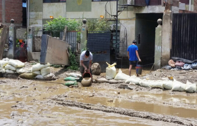 Operativos rescatan a 42 personas de la mazamorra en Tiquipaya