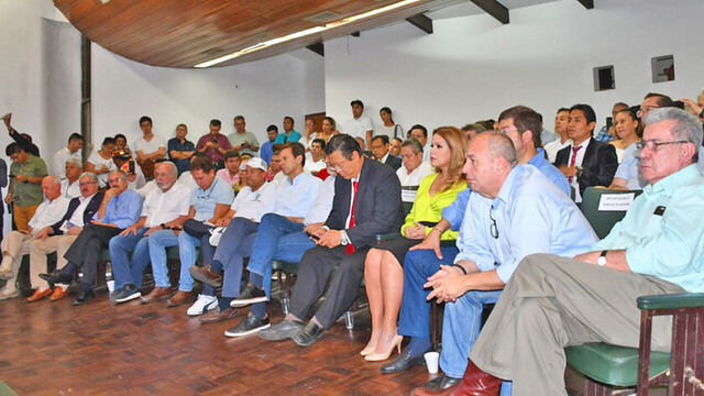 Camacho, Jerjes y la unidad imposible