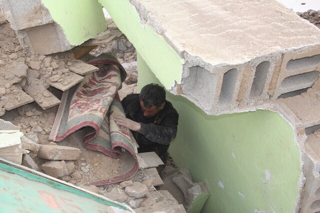 Varios muertos y más de 1.000 edificaciones colapsadas por el terremoto en la frontera turco-iraní