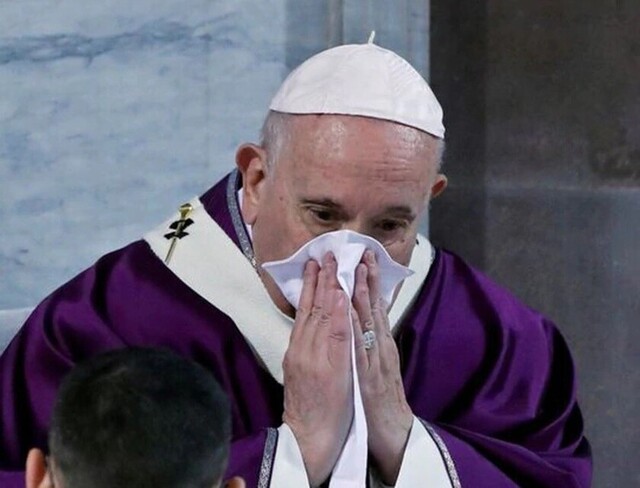 Preocupación por la salud del papa Francisco: tiene gripe en medio del brote de coronavirus en Italia