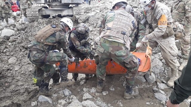 Encuentran el cuerpo de una persona adulta entre el lodo en Tiquipaya