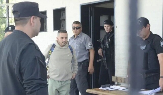 Liberan a hombre que mató a su novia de 113 puñaladas