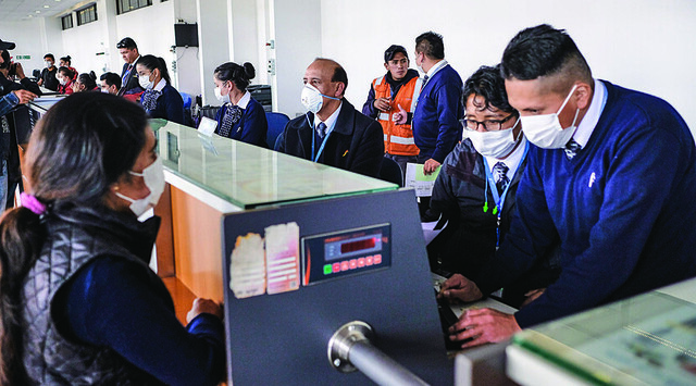 Gobierno anuncia despliegue de 10 mil efectivos en fronteras y aeropuertos