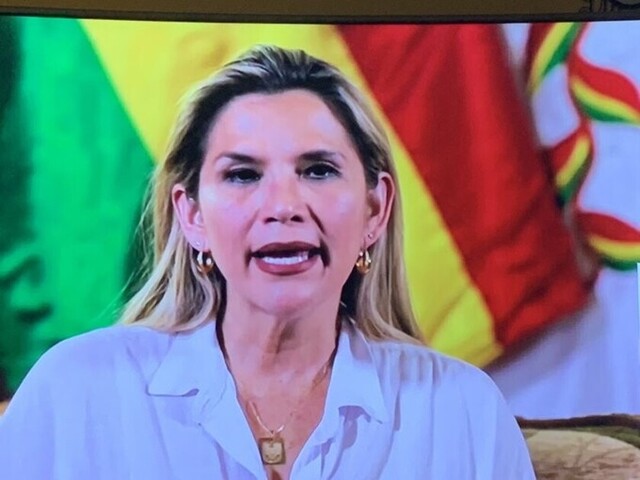 Áñez dicta horario continuo y prohíbe reuniones de más de 100 personas