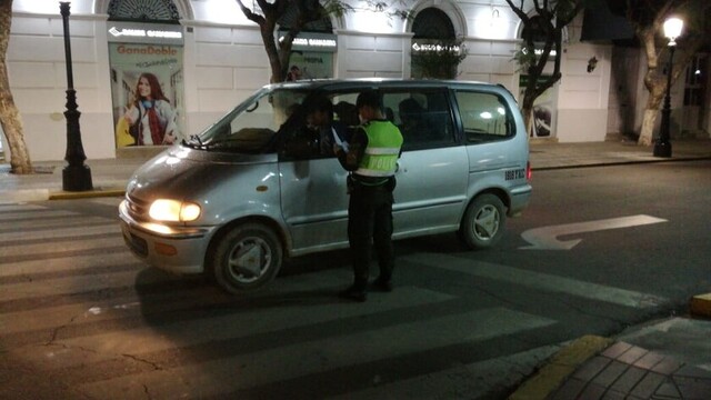 Policía en Tarija retuvo 76 vehículos por incumplir horarios de circulación