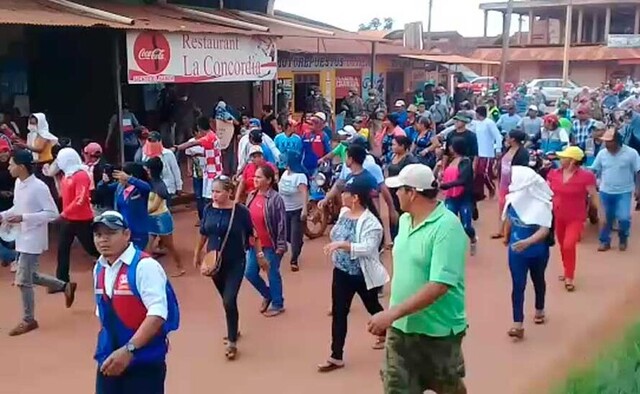 Marchistas quiebran la cuarentena y piden alimentos en Riberalta