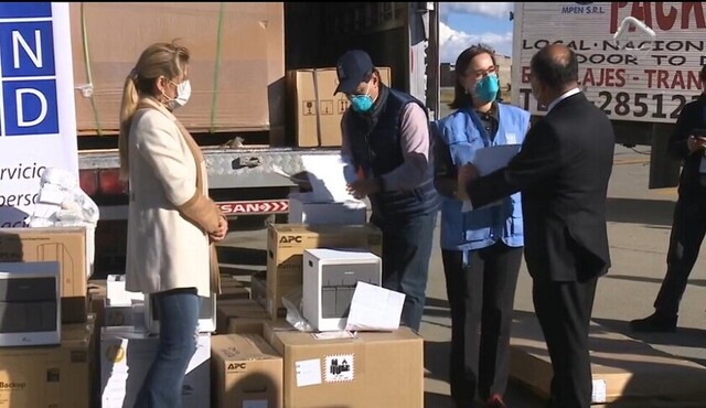 PNUD entrega a Bolivia laboratorios para detección de Covid-19