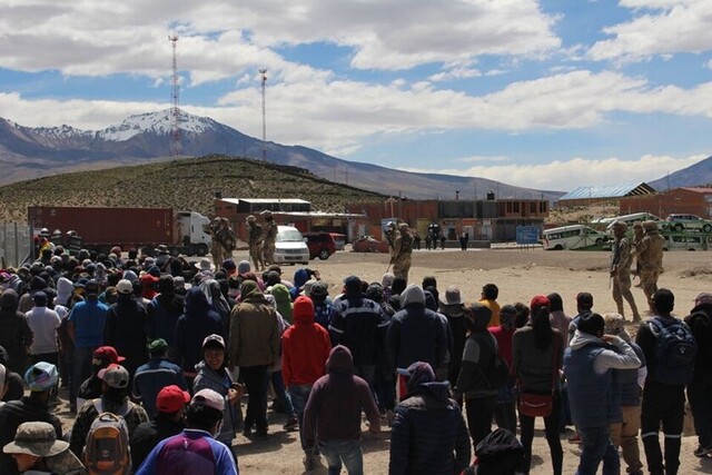 Militares impiden ingreso a compatriotas en frontera con Chile