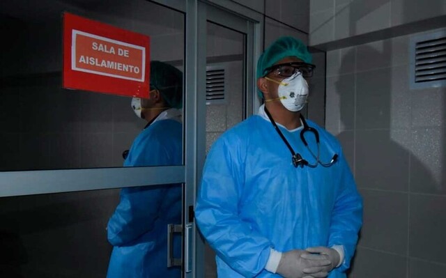 Gobierno autoriza seguro de Bs100 mil para personal de salud en caso de muerte o invalidez