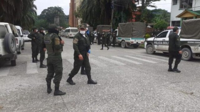 Policía retorna al trópico de Cochabamba tras acuerdo con autoridades