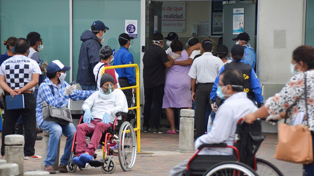 Sobreprecio en compras públicas y cobros para entrega de fallecidos: Ecuador enfrenta ola de corrupción en medio de la pandemia del Covid