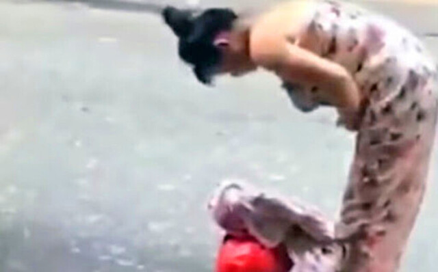 Joven tuvo a su bebé en la calle