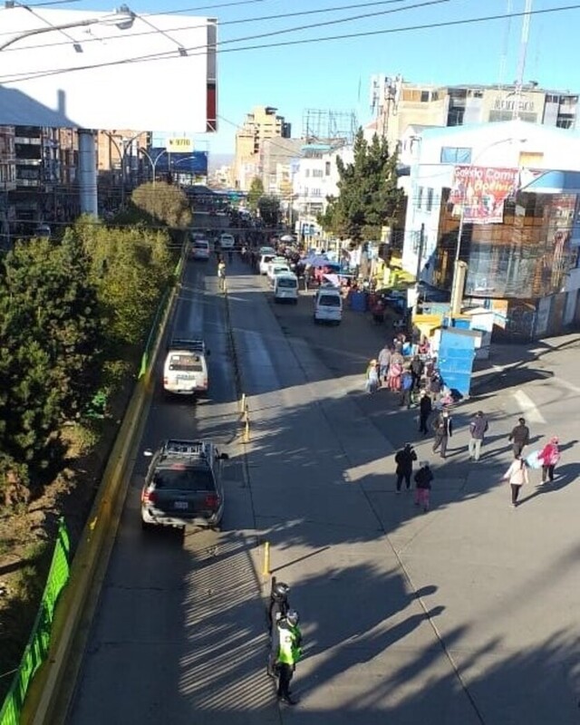 Transporte público de El Alto infringe normas en primer día de circulación