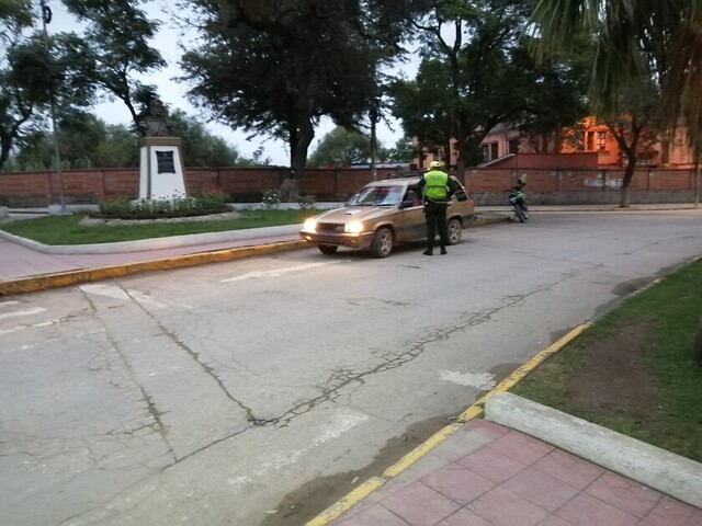 Falso periodista usaba un permiso trucho para taxear