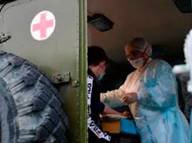 Covid-19 cobra la vida de casi 500 médicos en Rusia